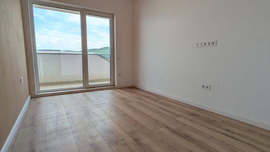 Apartament cu 3 camere, zona Eroilor, Floresti - Poză 9