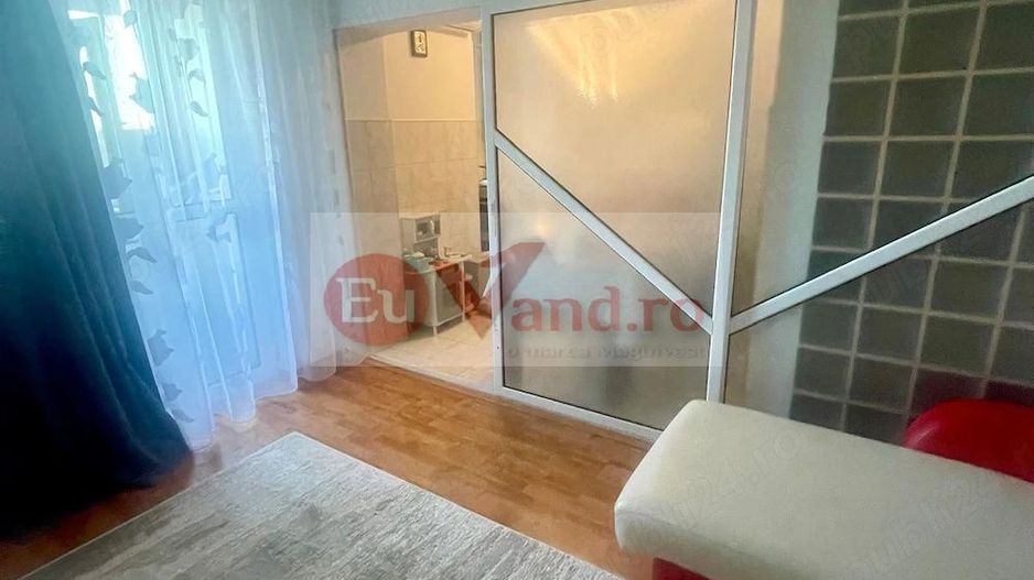 De inchiriat apartament 2 camere,Micro 21, etaj 2, 400 euro - Poză 3
