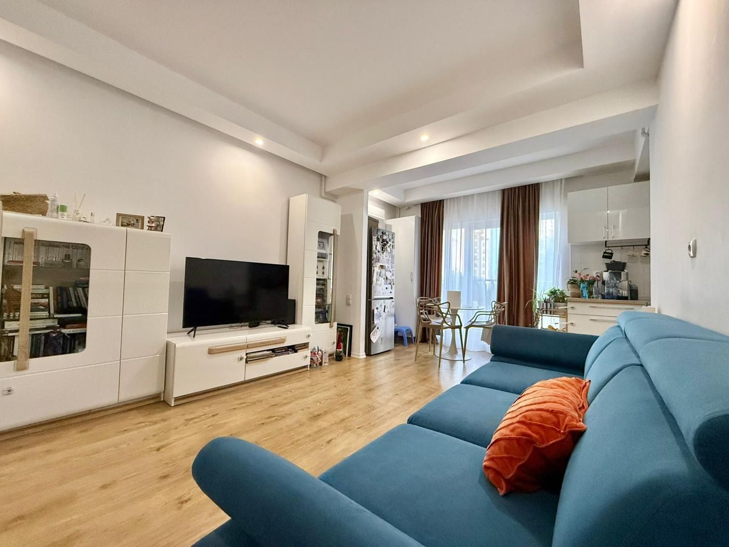 COSMOPOLIS - Apartament cu 3 camere, mobilat si utilat. - Poză 3