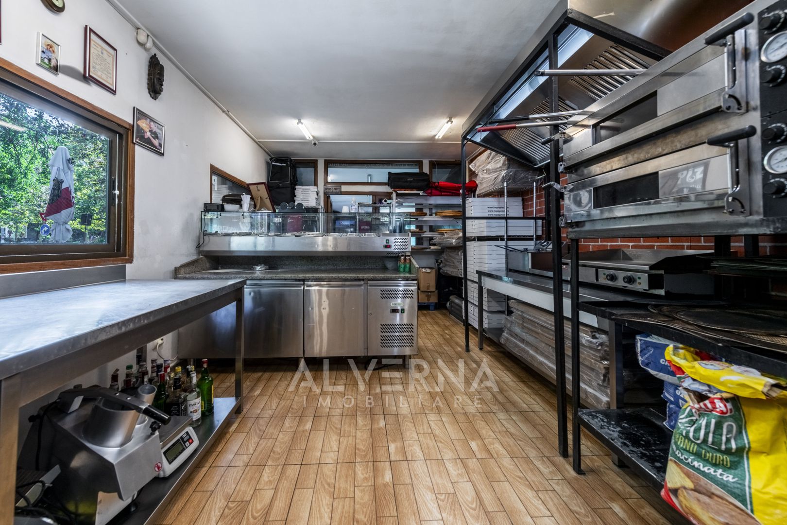 Afacere / Pizzerie de vanzare complet echipata + terasa | Camil Ressu - Poză 8