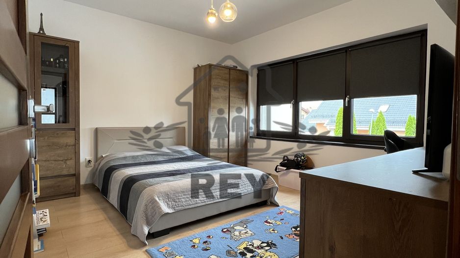 Casă de tip triplex la vânzare 6 camere /Șelimbăr /Secția 1 de Poliție - Poză 13