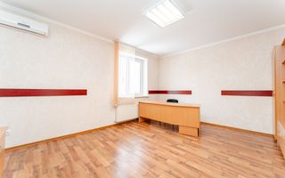 Se oferă spre închiriere casă în centrul orașului, ideală pentru birouri, clinică sau centru educați - Poză 10