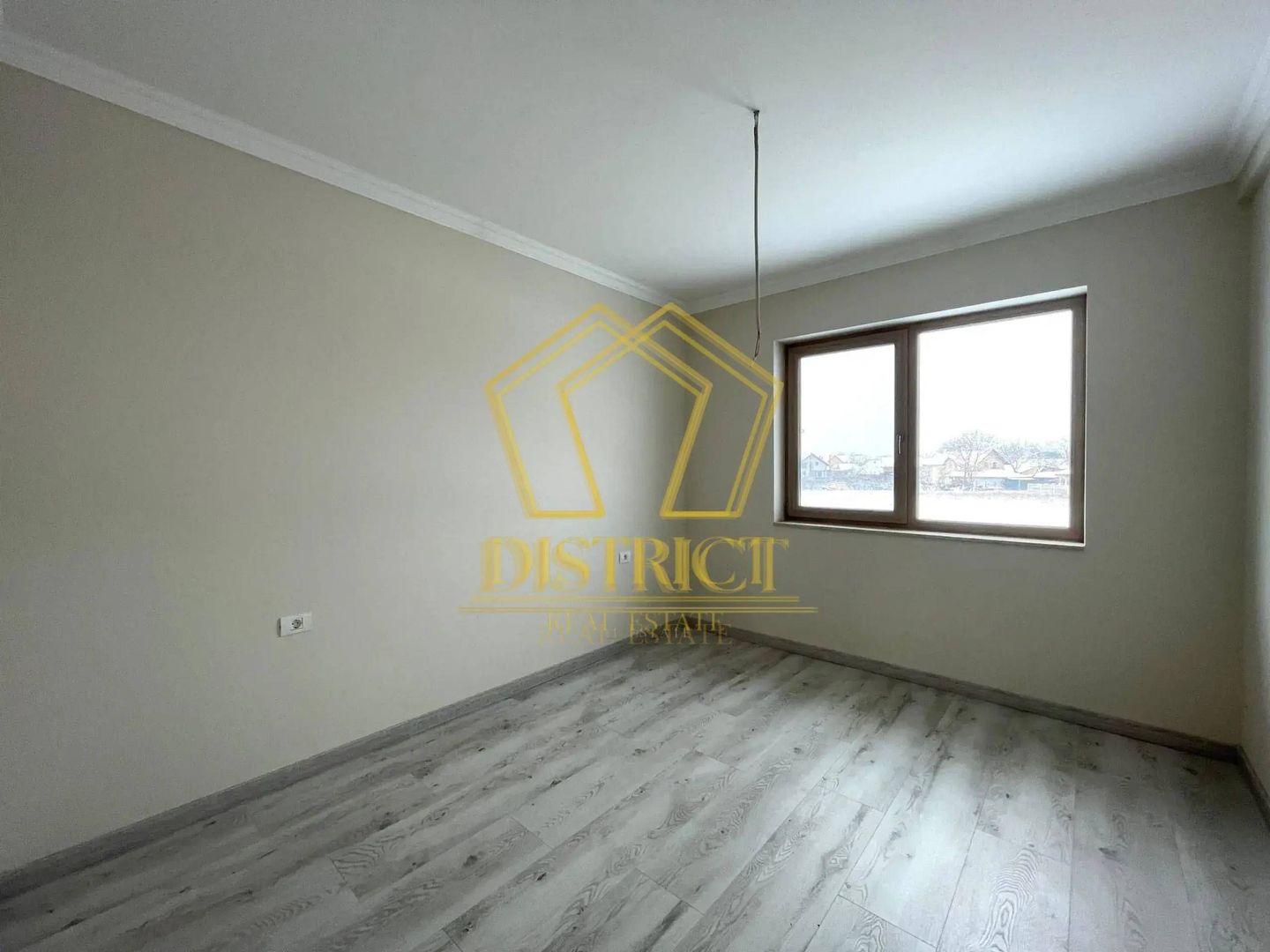 Casa despărțită prin garaj cu 5 camere | Giroc - Poză 6