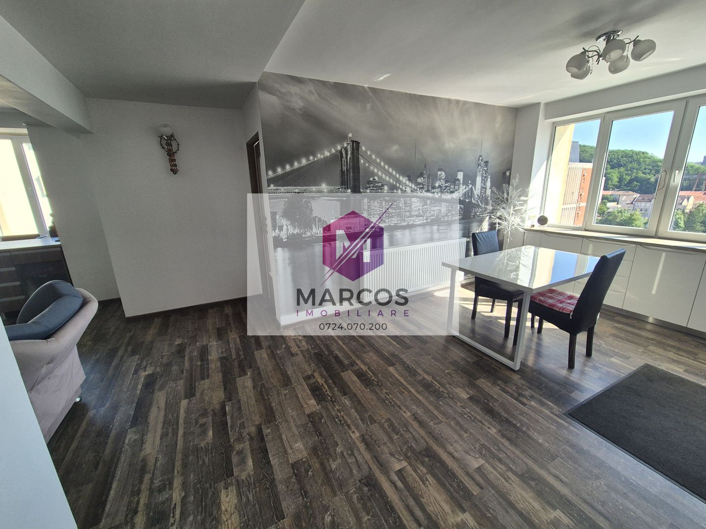 Vand apartament in centru - Poză 2
