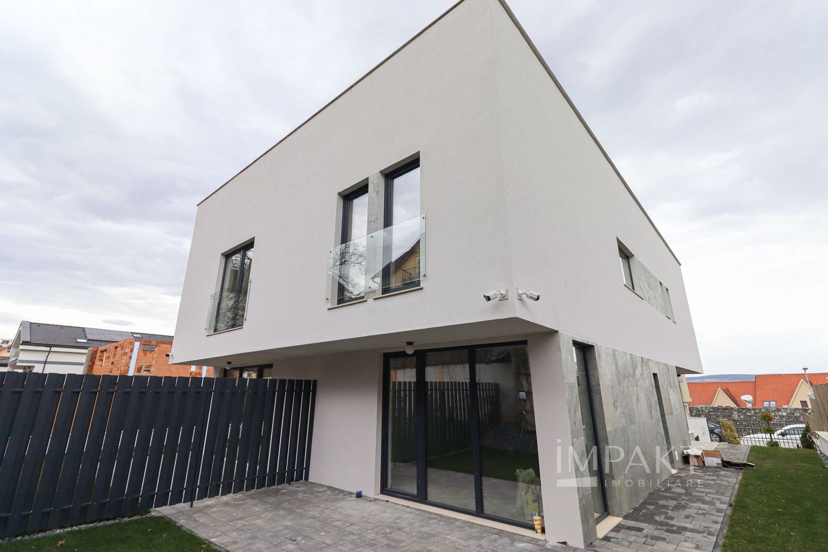 Duplex superb cu 6 camere si 4 bai in Andrei Muresanu! - Poză 1