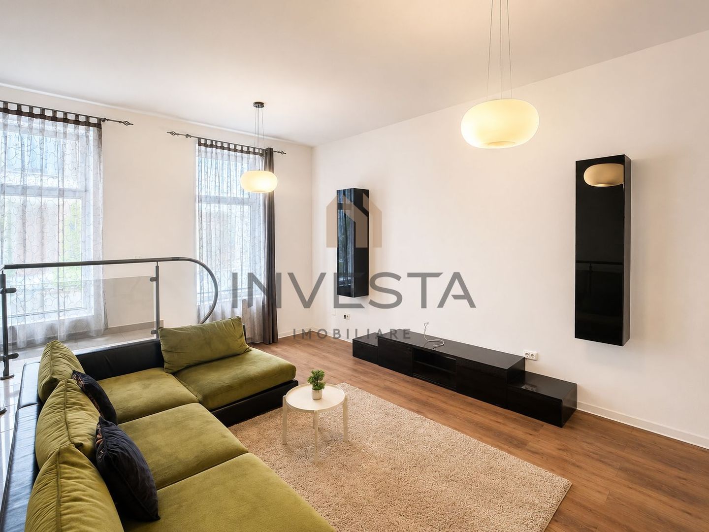 Apartament 3 camere decomandat de inchiriat in vila, zona Centrala! - Poză 3