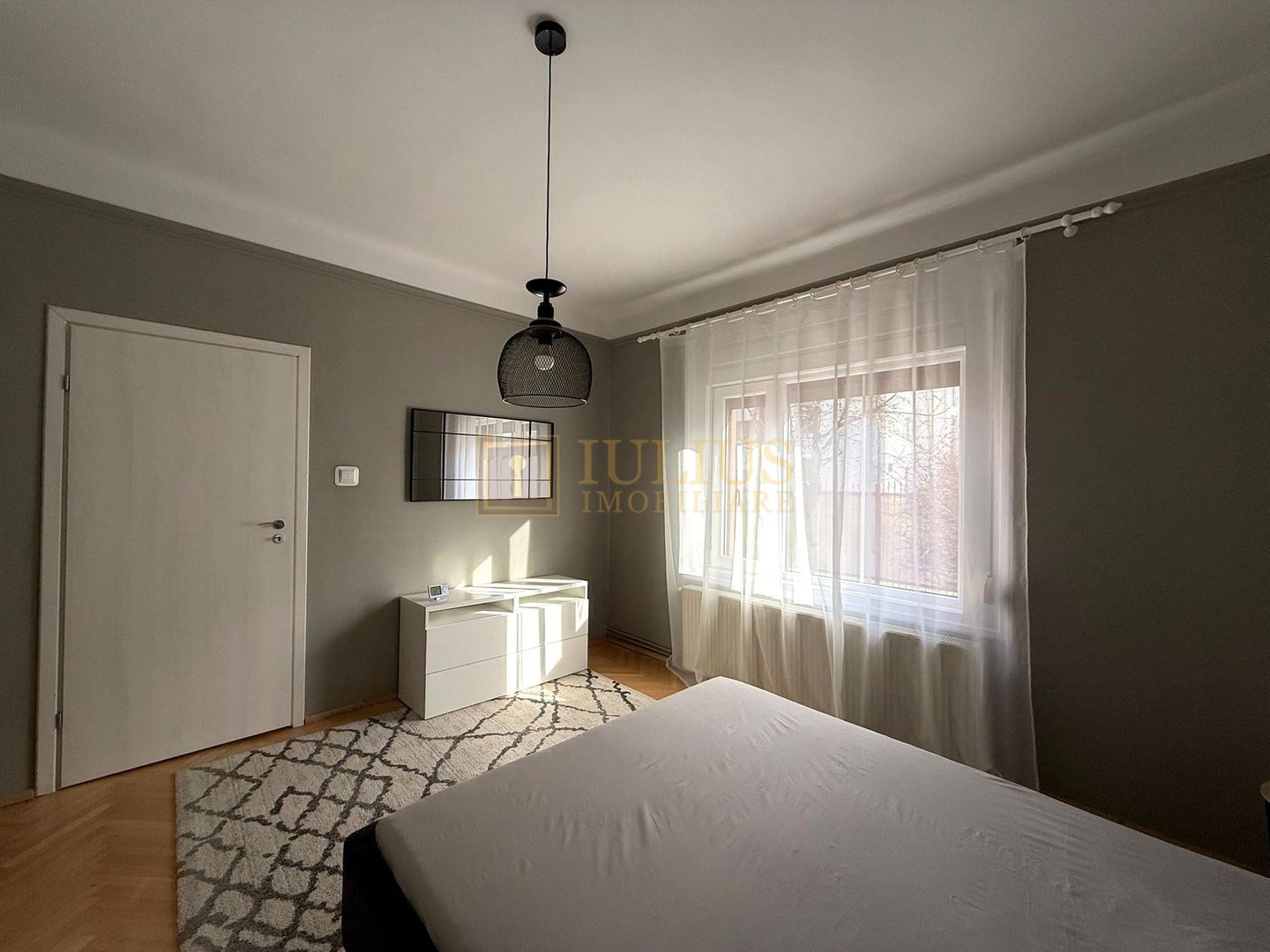 Central, 2 camere, curte, centrala proprie, pet-friendly. - Poză 3