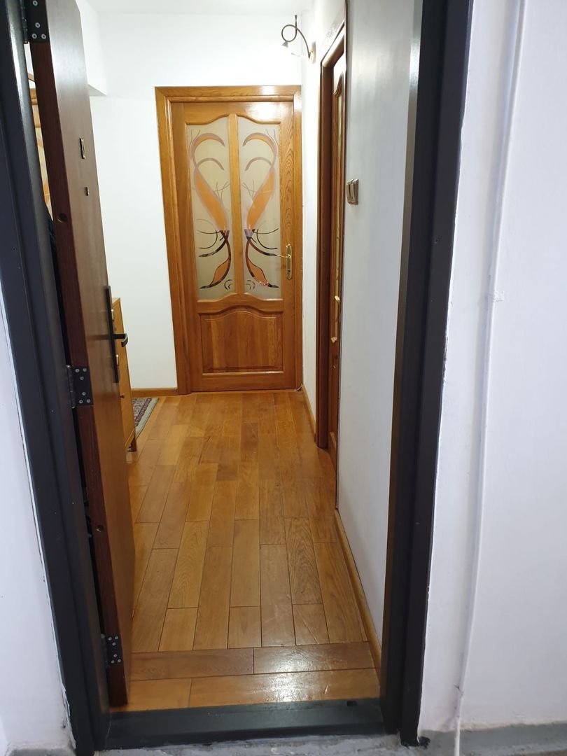 De vanzare apartament 4 camere - zona Gorjului - Poză 2