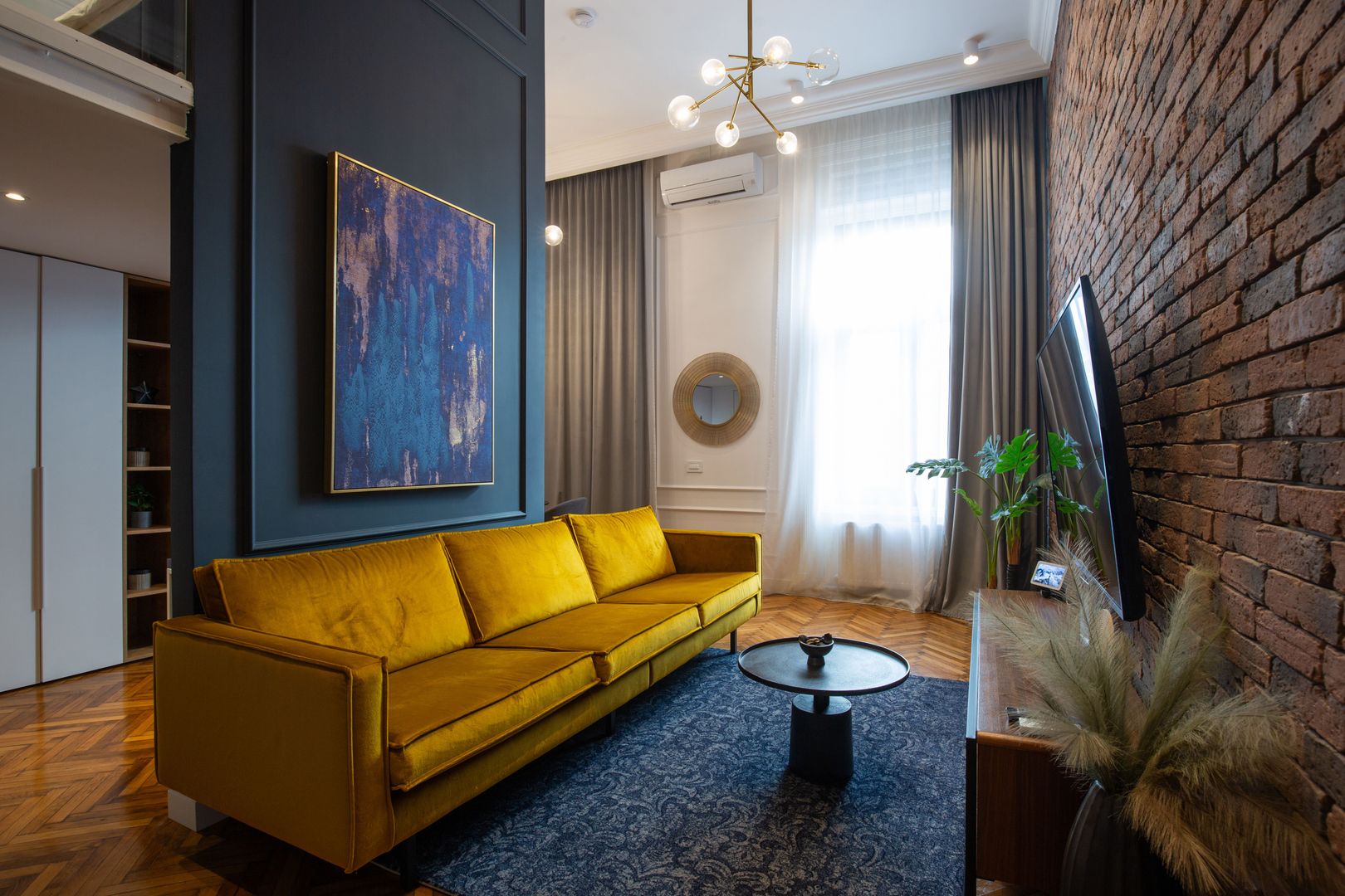 Apartament 1 camera, ultracentral, priveliste Parc 1 Decembrie. - Poză 1