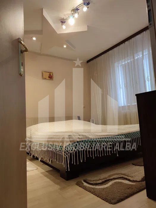Apartament cu 3 camere de vanzare in Cetate - Poză 3