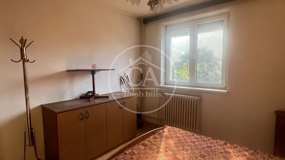 Apartament cu 3 camere de vânzare în zona Rogerius, Oradea - Poză 2