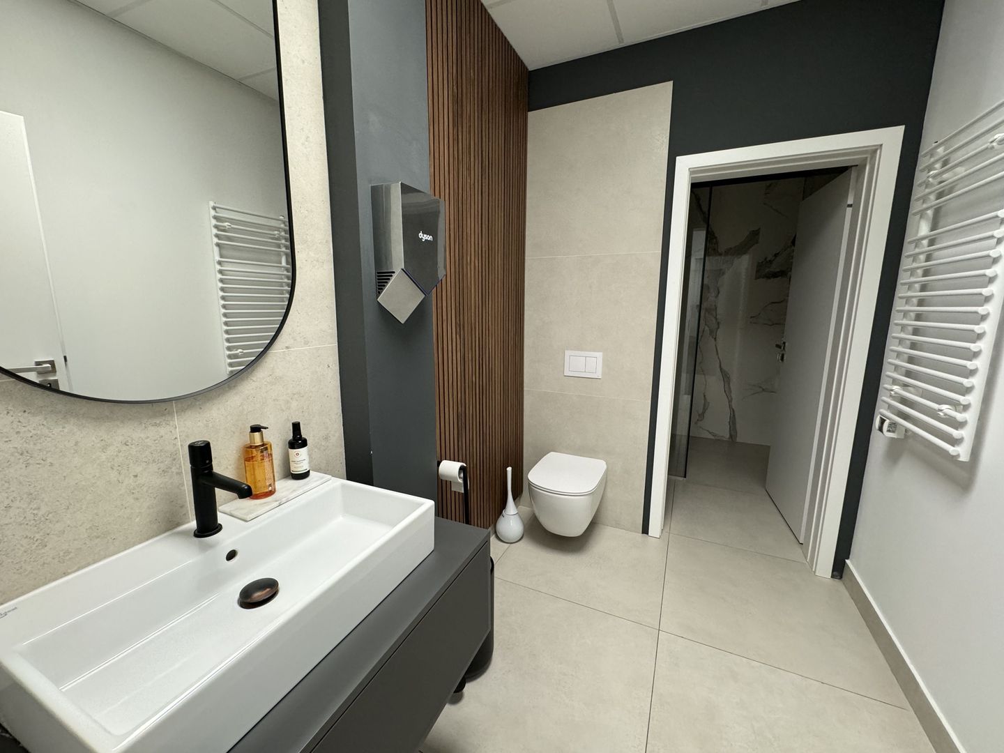 Imobil Premium de Închiriat: Eficiență și Tehnologie de Vârf - Poză 7