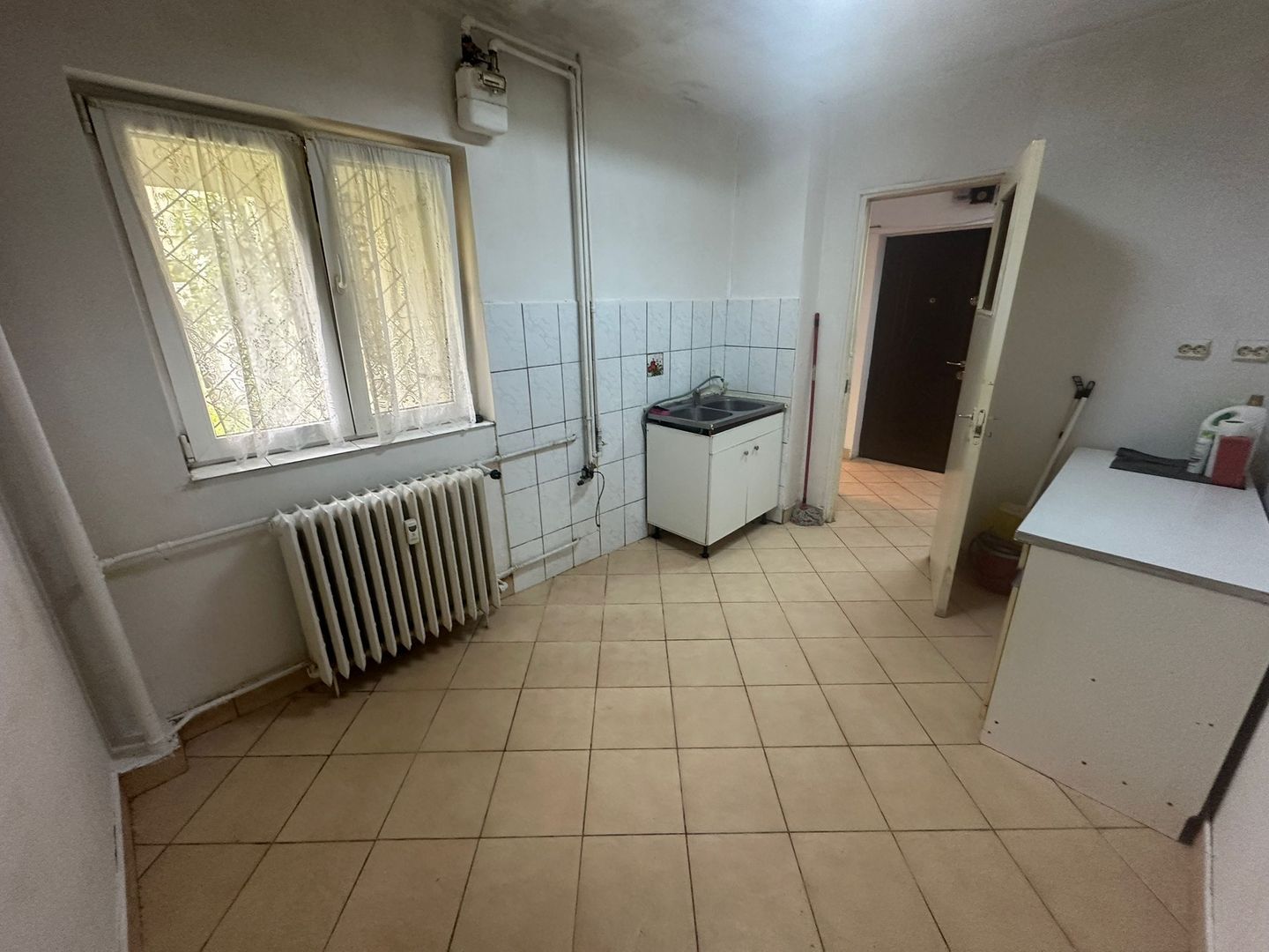 2 Camere Parter din 8 an 1982 Ideal Birou Firma Bloc Izolat Bucur Obor - Poză 2