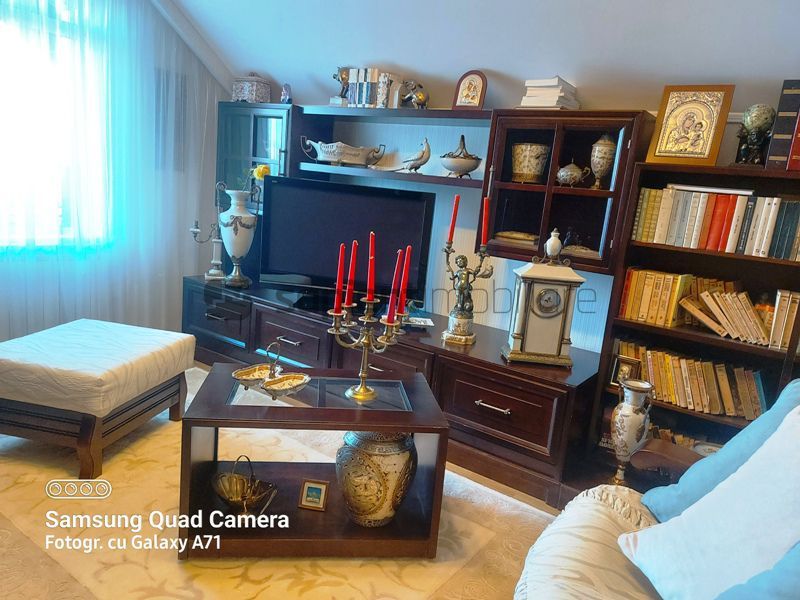 Casa lux cu 5 camere in Rontau - Poză 17