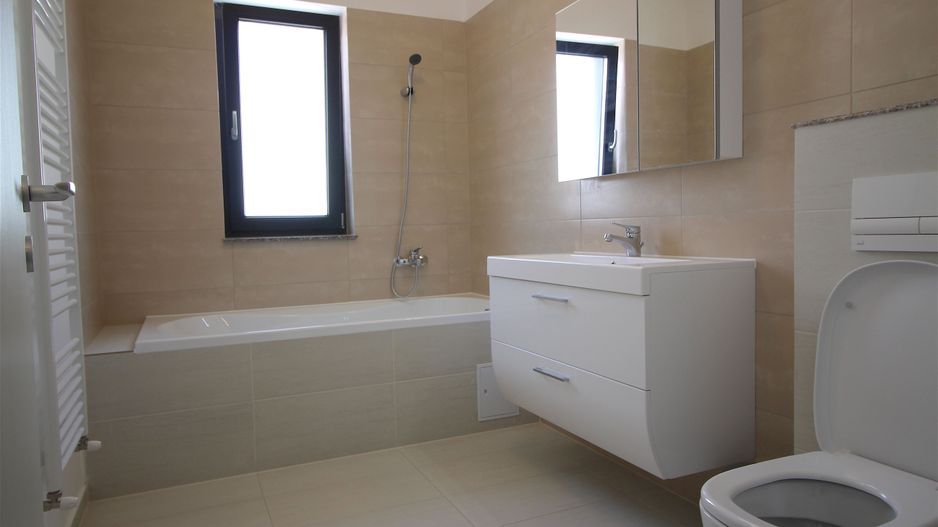 Apartament cu 3 camere de închiriat în zona Nord - Poză 8