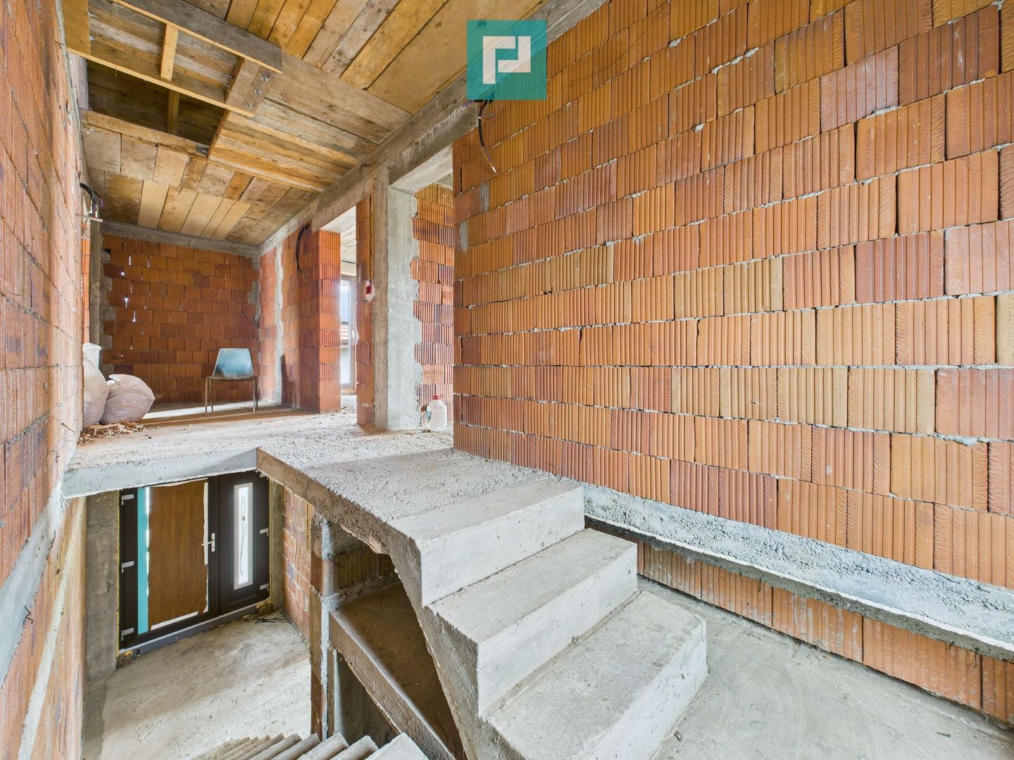 Casă la roşu P+E+M în Şagu - Poză 9