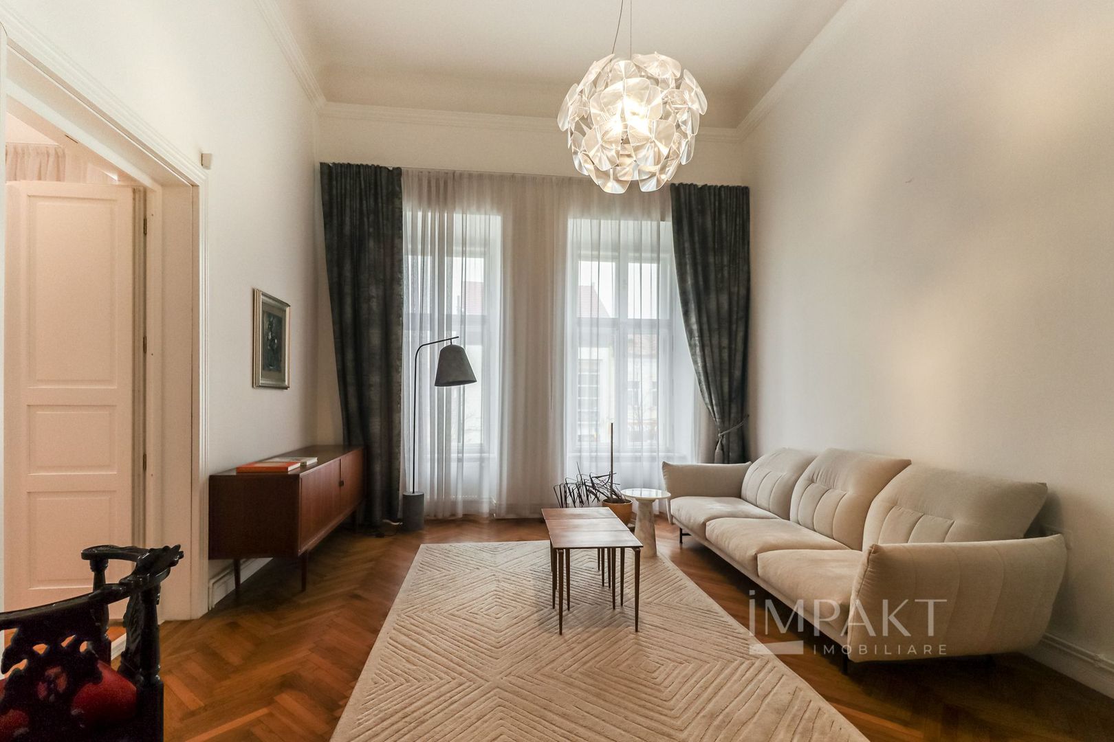 Apartament deosebit cu 4 camere in centrul orasului Cluj Napoca - Poză 1