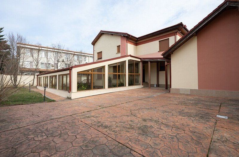 Vila cu 750 mp utili si teren de 1.480 mp in Erou Iancu Nicolae - Poză 8