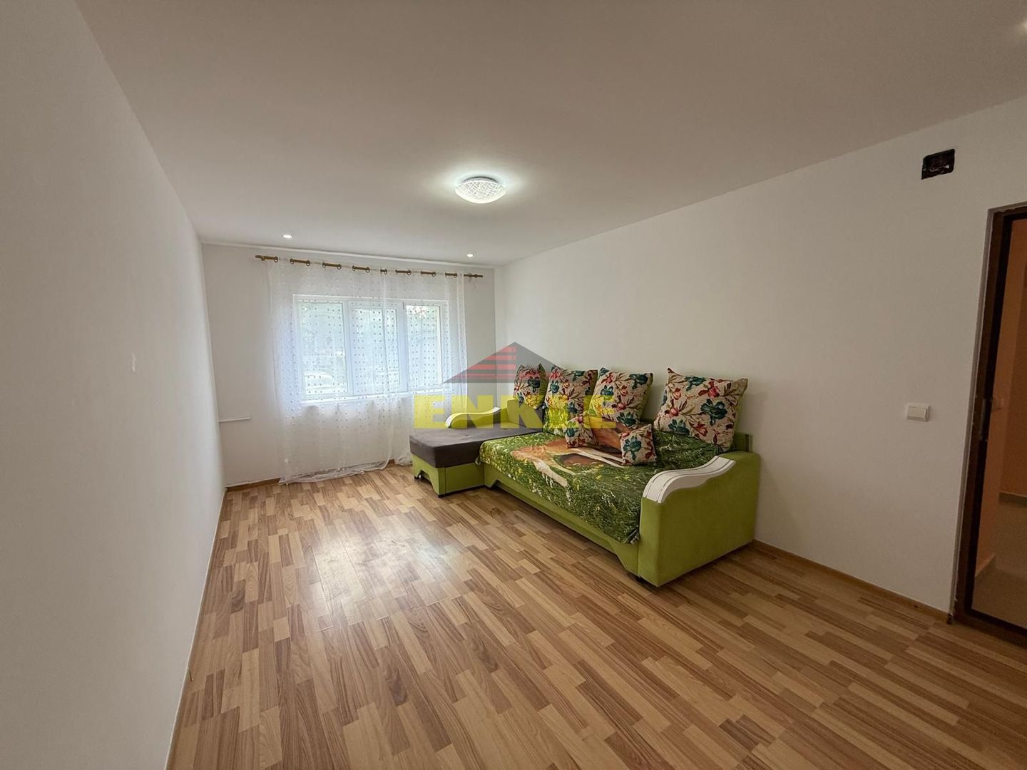 De vânzare apartament 2 camere decomandat – zona Liceului Sportiv - Poză 1