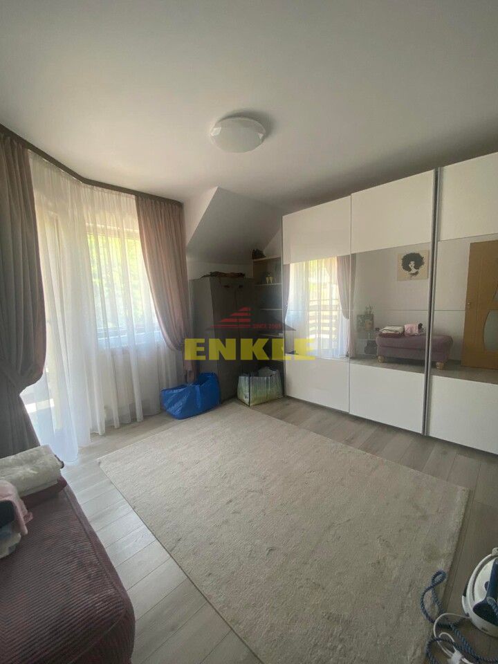 Casa , P+1+teren, 500 mp,situata in Curtesti ,pret 155000 Euro,mobilata si uitilata - Poză 3