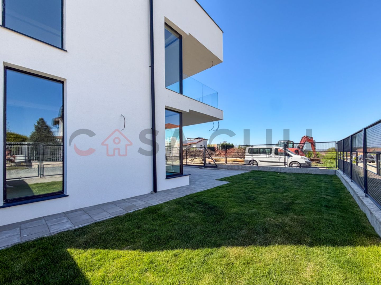 Casa cu arhitectura moderna, Buna Ziua - Poză 2