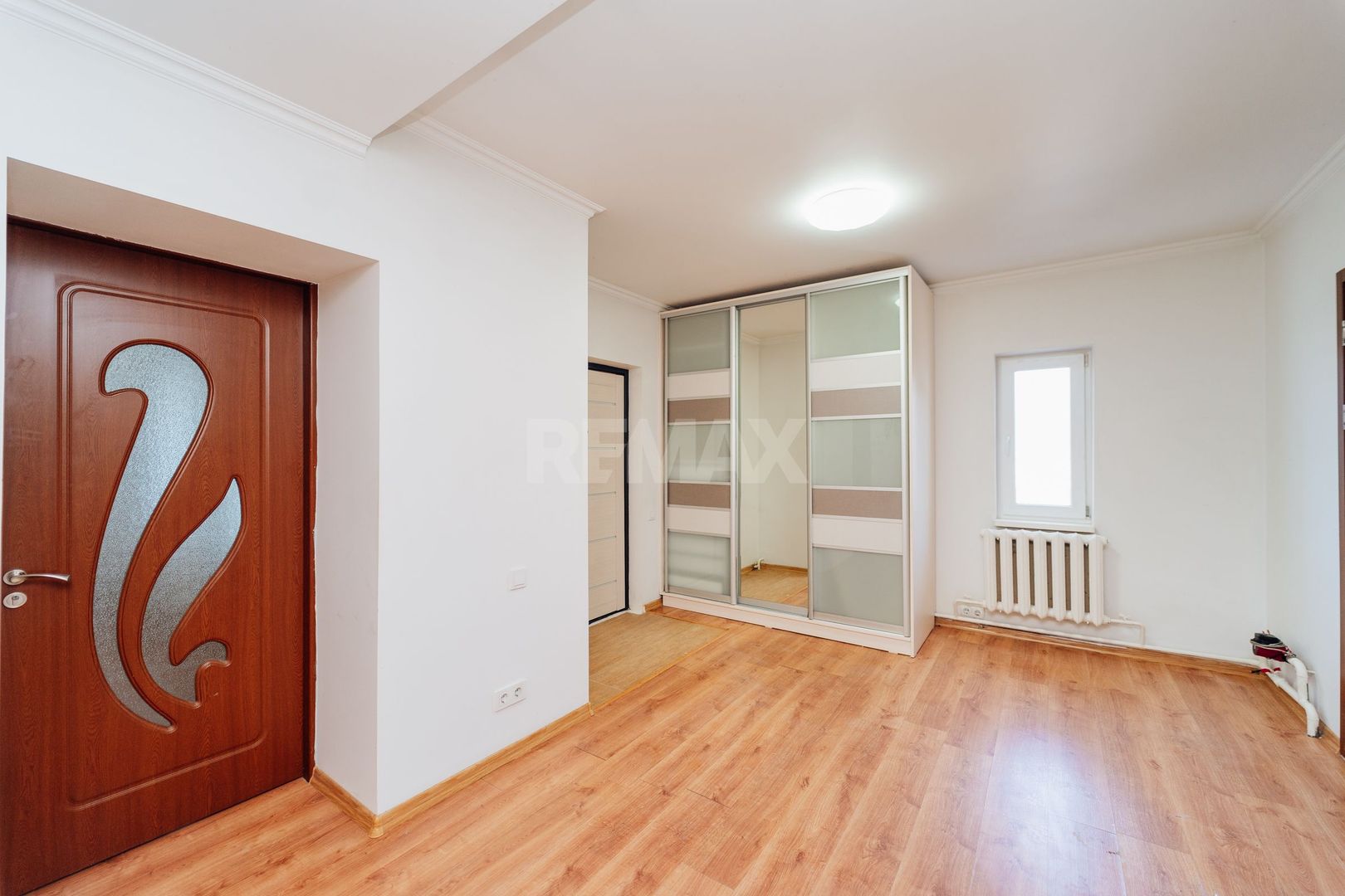 Casă în Vatra - strada centrală Linella - Poză 3