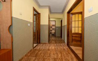 Apartament cu 3 camere, două băi, 77 mp - Poză 1