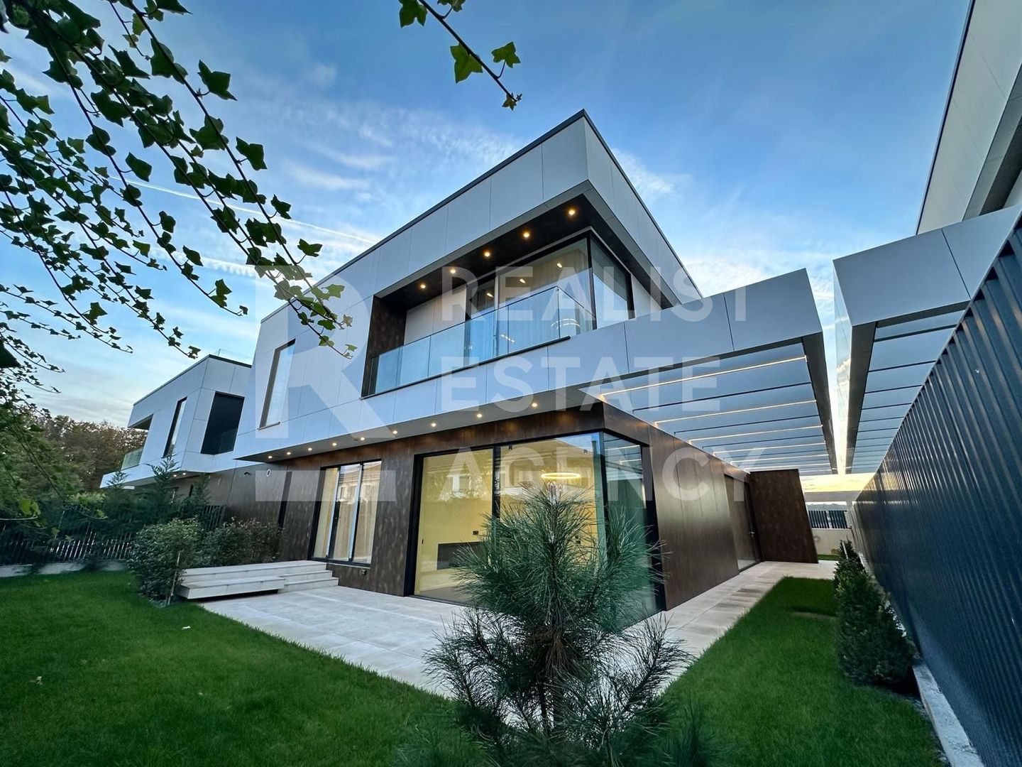 Vânzare, vilă, 2 nivele, 6 camere, zona Pipera, București - Poză 1