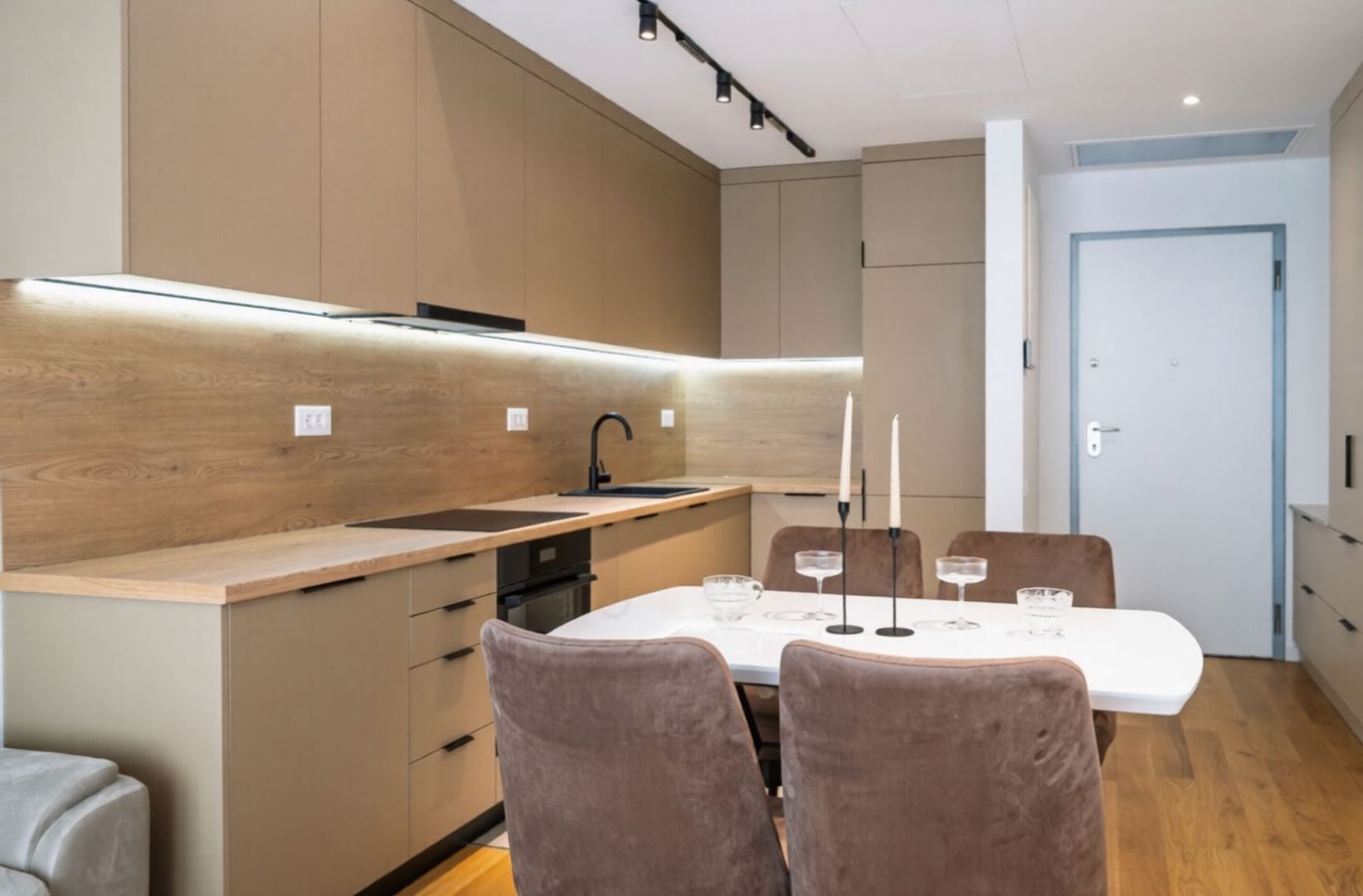 Apartament High End 2 camere Upsite I Loc de parcare si boxa - Poză 10