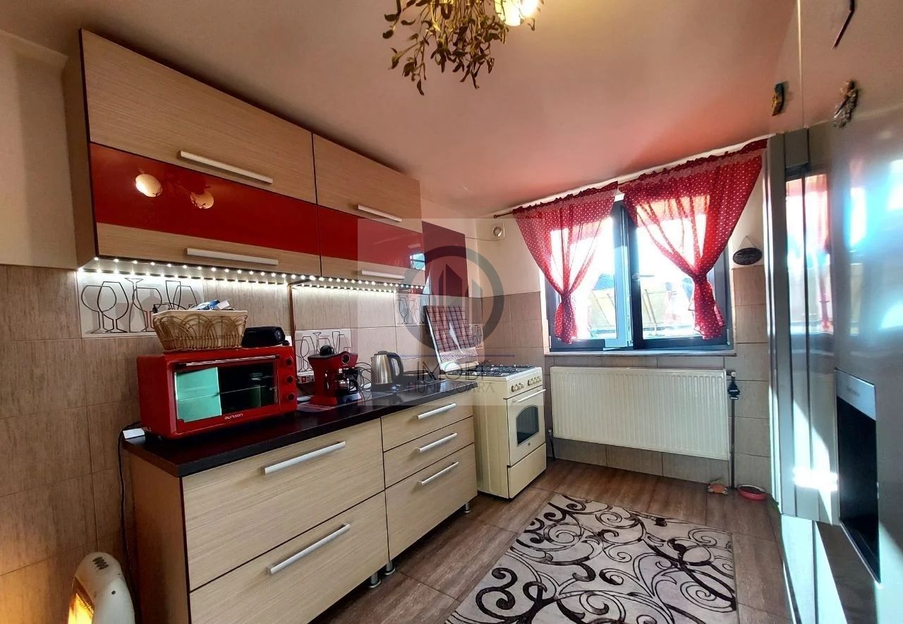 Vila Impresionanta în Deva–Construcție Solida 3 garaje inclus elevator - Poză 9