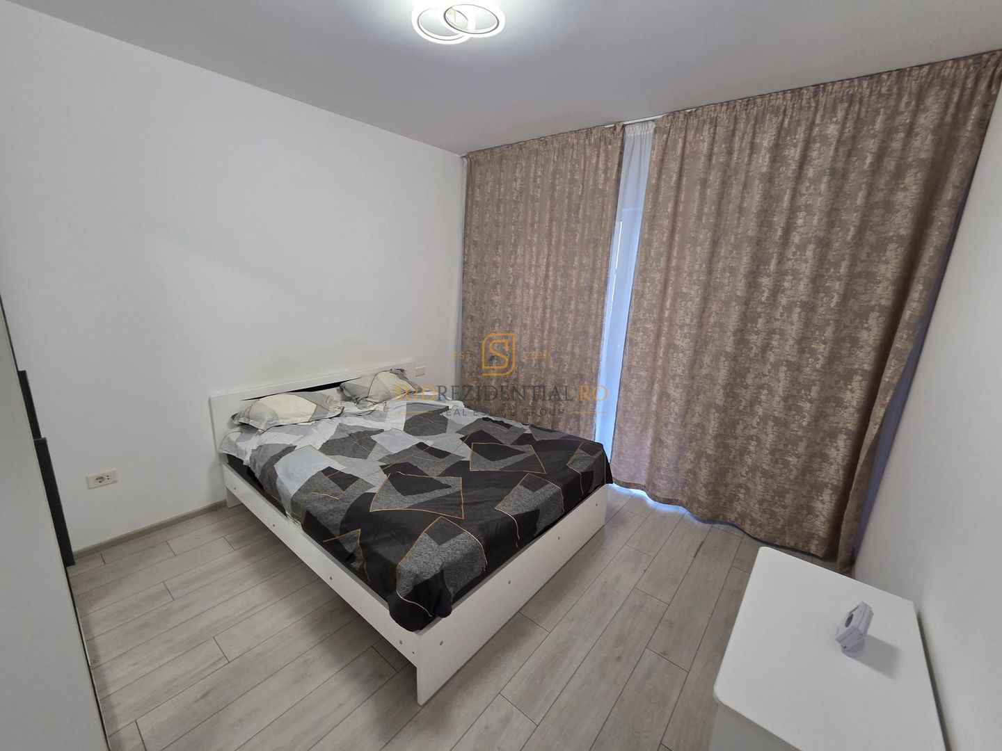 Apartament 2 camere de închiriat, The Grand Kristal Residence Sector 4 - Poză 22