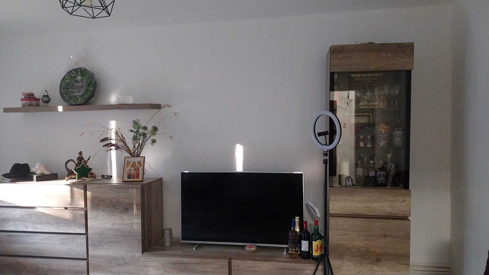 apart 4 cam et 1 Micro 16/renovat/utilat/mobilat - Poză 1