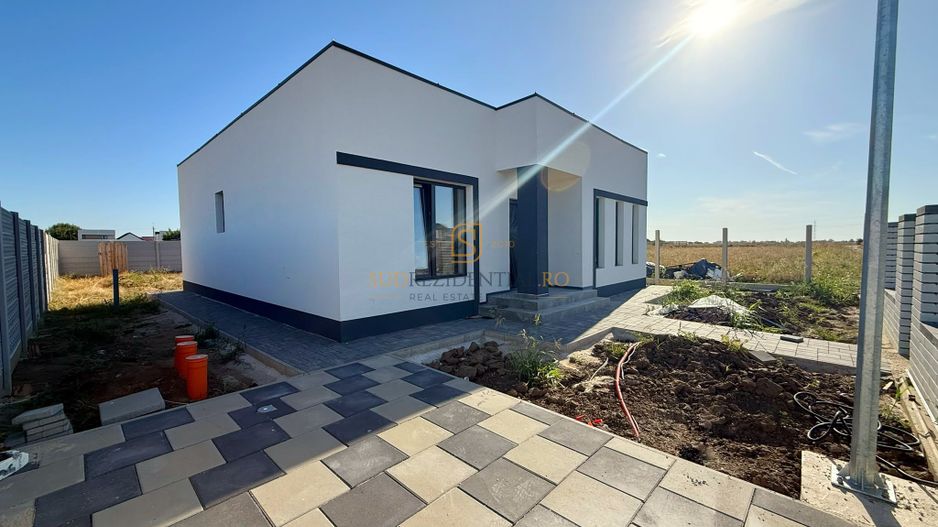 Casa individuala / Teren 469 mp / 4 Camere / La bulevard - Poză 2