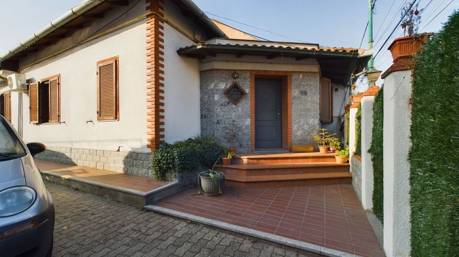 Casă pe un nivel în zona Mehala - Poză 1