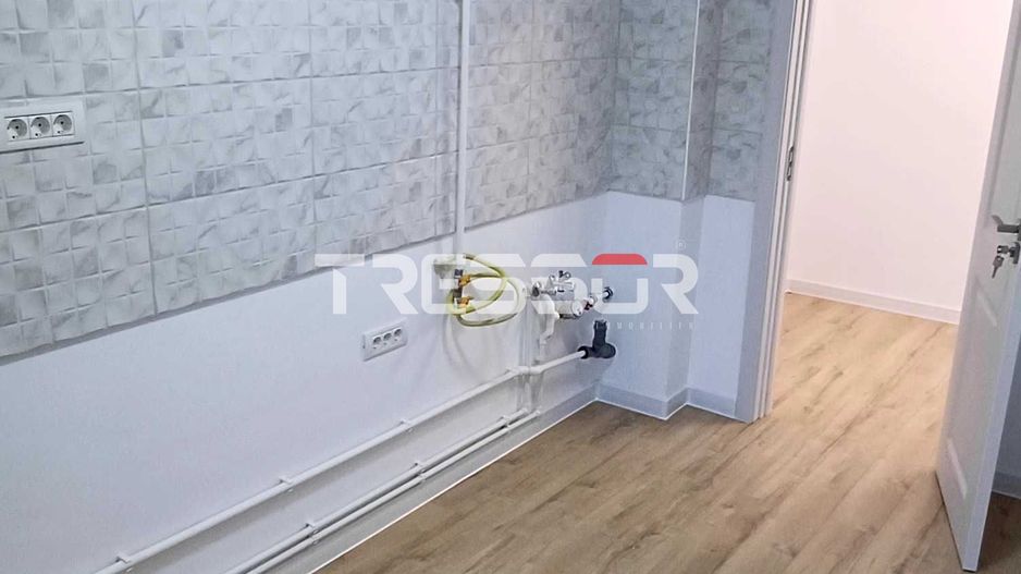 Apartament 2 camere decomandat, complet renovat, Trocadero - Poză 2