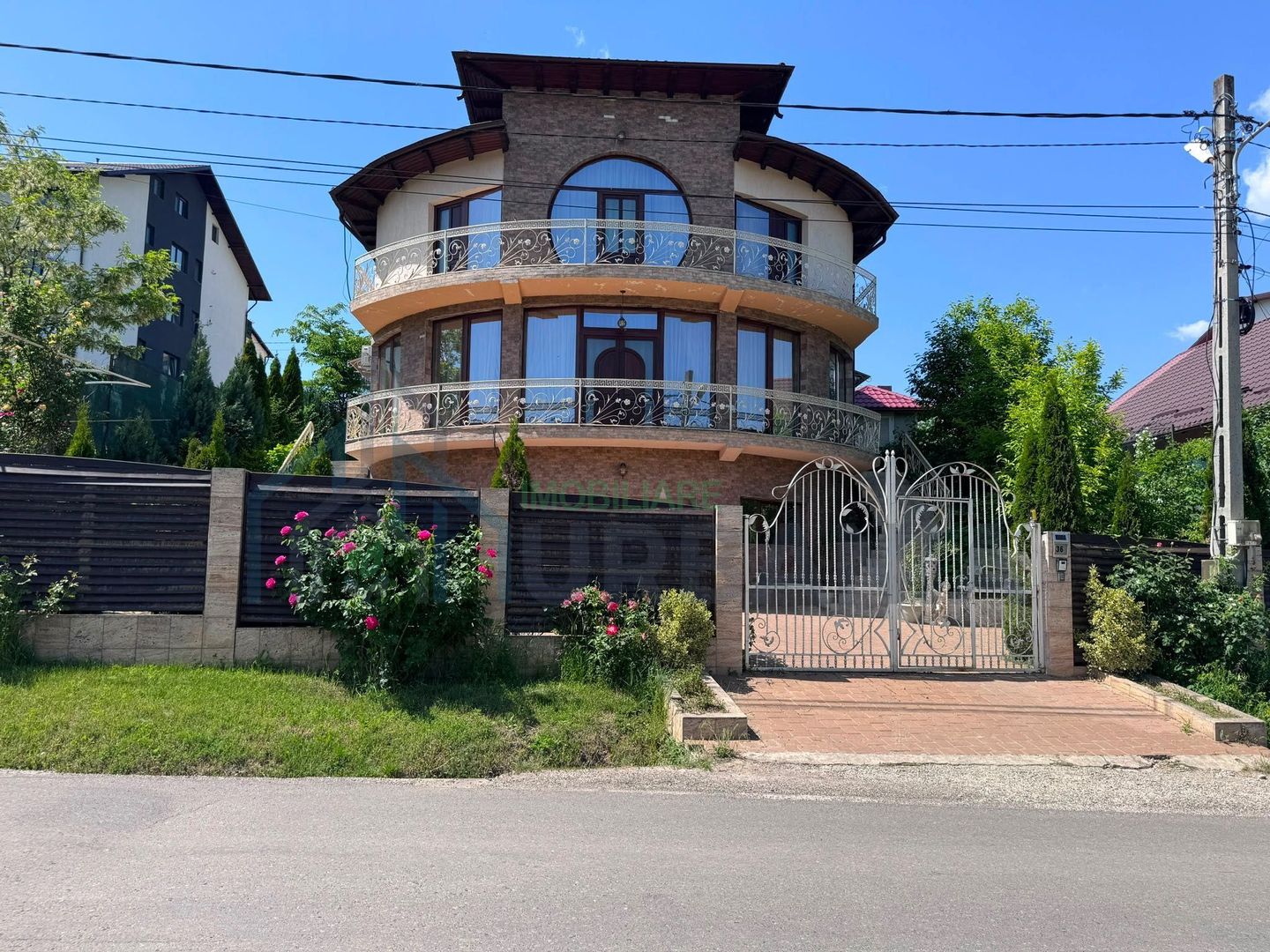 Vila în Hlincea, la 800 m de Lidl Poitiers, cu finisaje premium și eficiență energetică totală - Poză 1