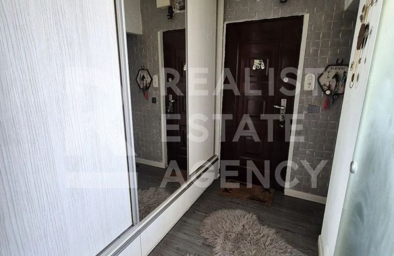 Vânzare, apartament cu 3 camere în zona Gorjului - Poză 9