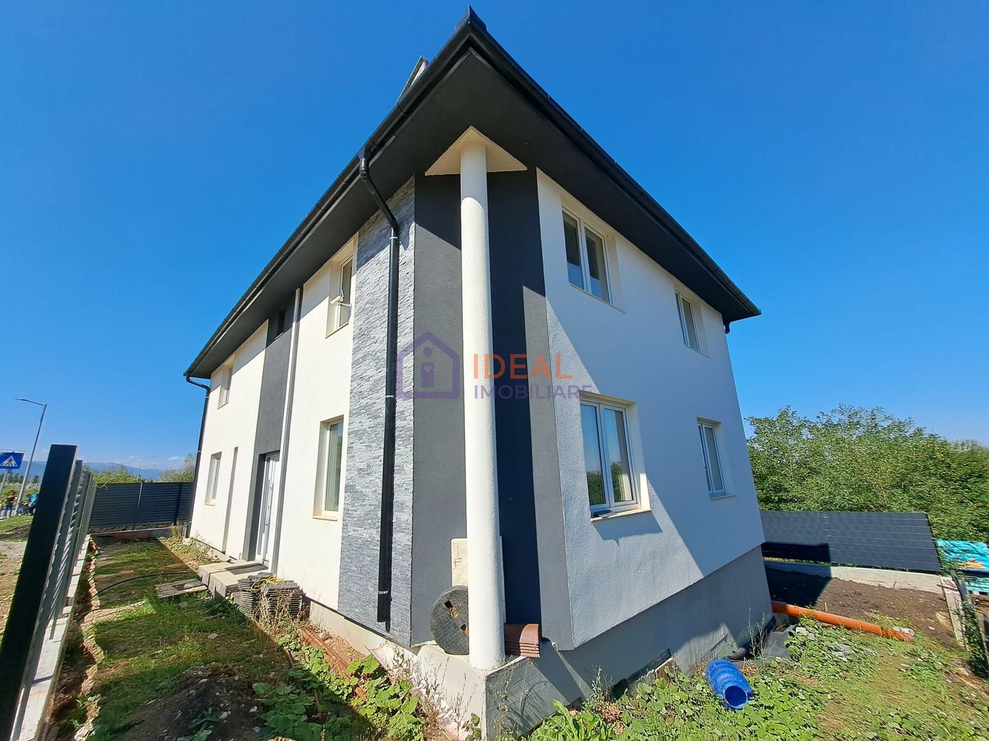 Casa Individuala LA CHEIE cu 250 mp utili, zona Strand - Poză 1