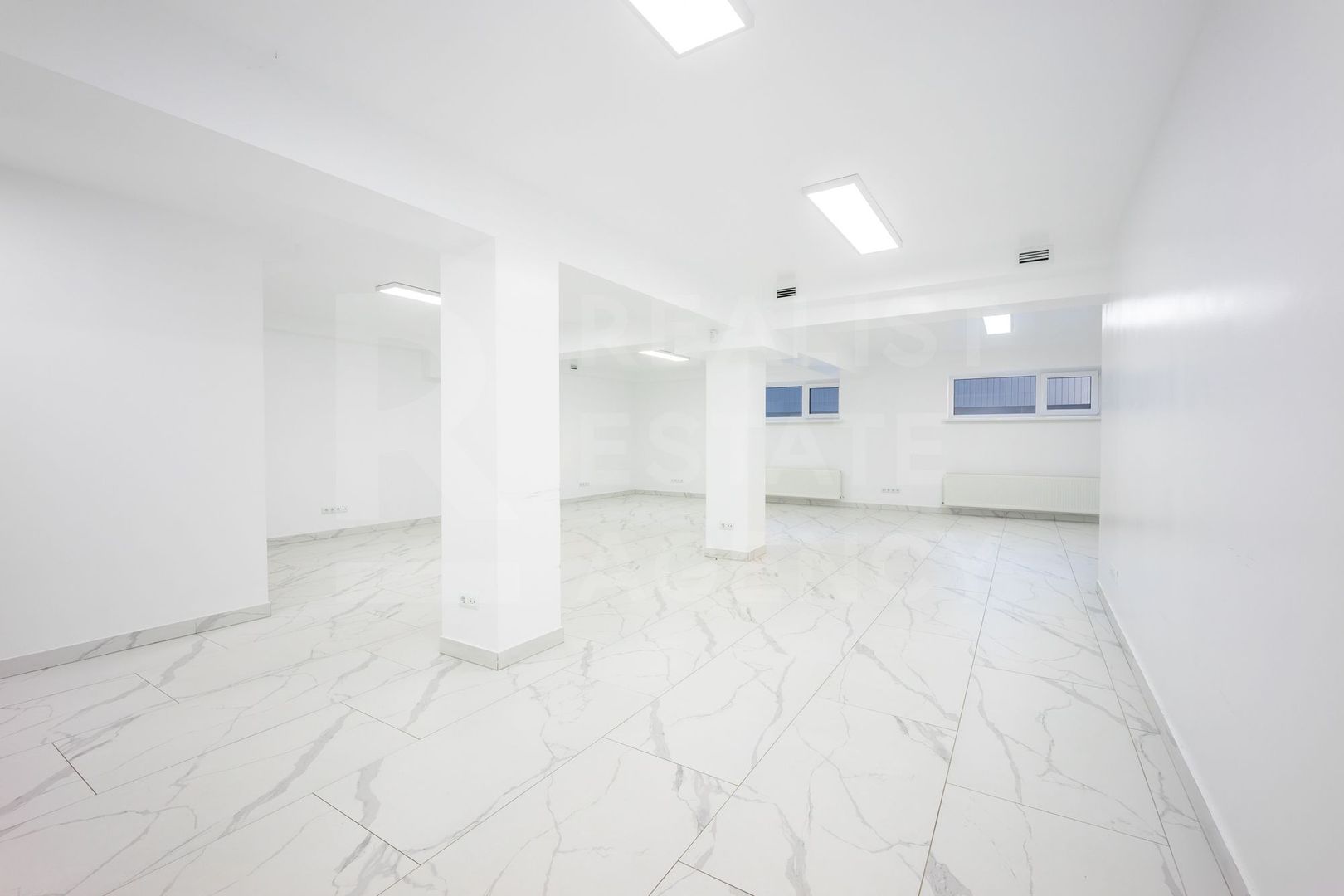 Vânzare spațiu comercial  Centru de 451,6 mp, amplasat pe teren privat - Poză 31