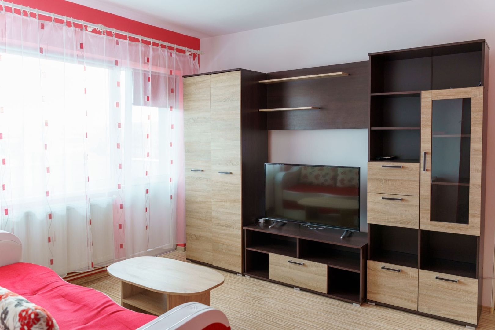 De închiriat: Apartament 2 camere cu vedere panoramică pe Bulevard - Poză 2