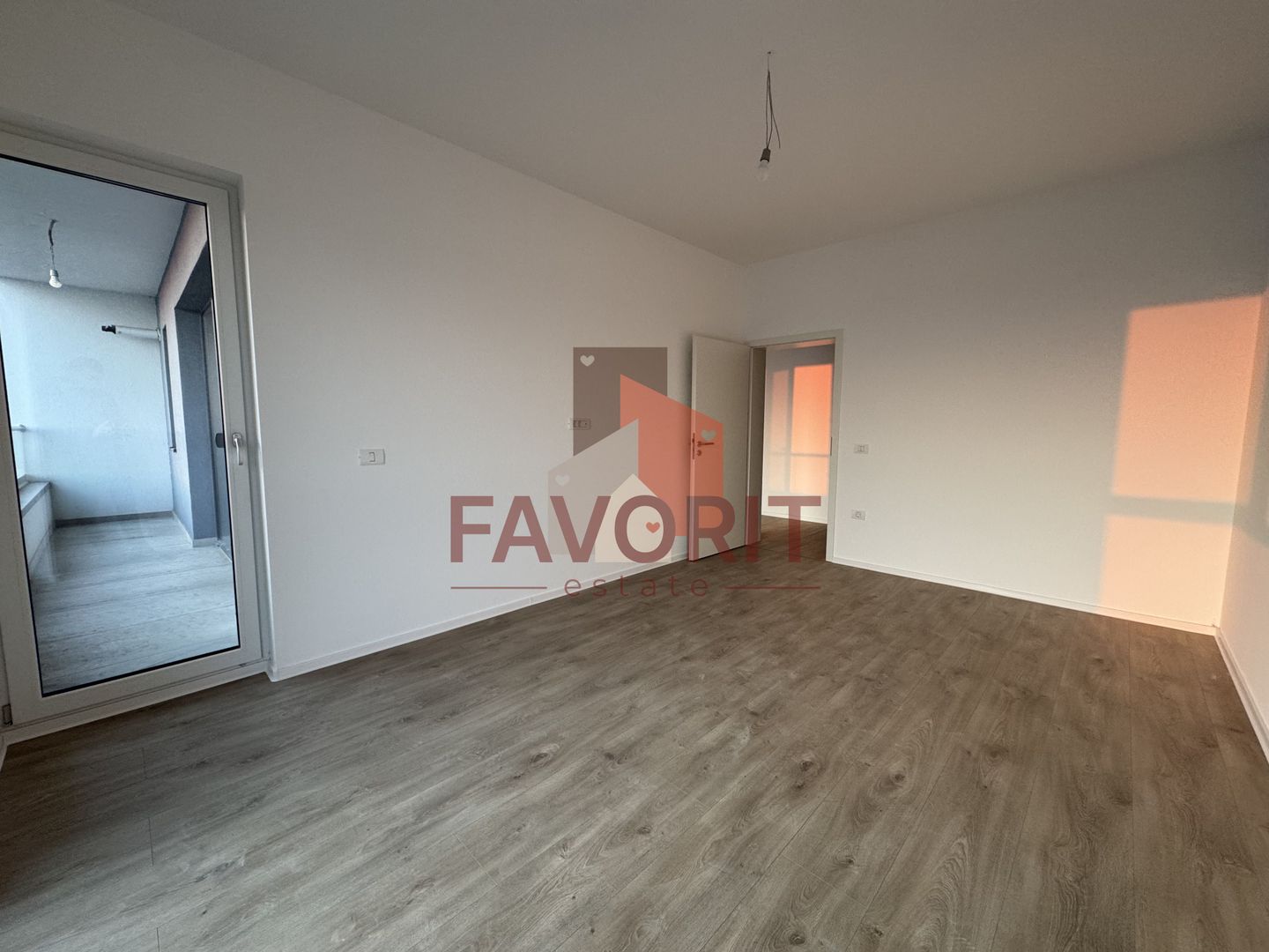 Etaj intermedar.  Decomandat. Cu 2 bai - Poză 4