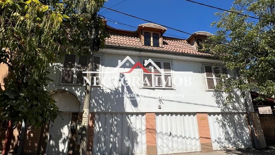 NECTORA IMOB-Casa 4 camere, 3 garaje, 200 mp,Str. C-tin Tanase,Central - Poză 1