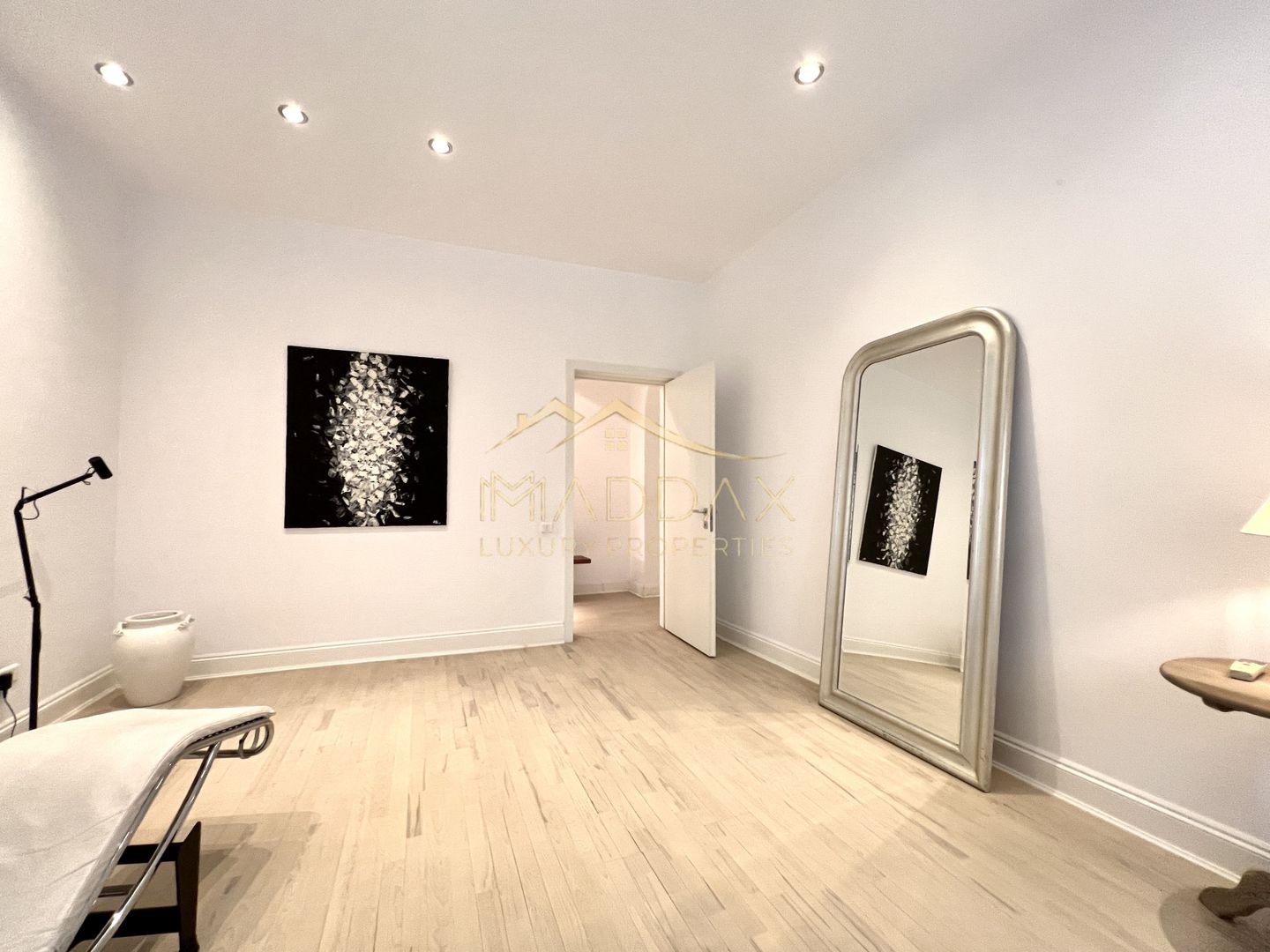 Apartament in Vila | Dorbanti - Capitale | De Vanzare | 1946 - Poză 9