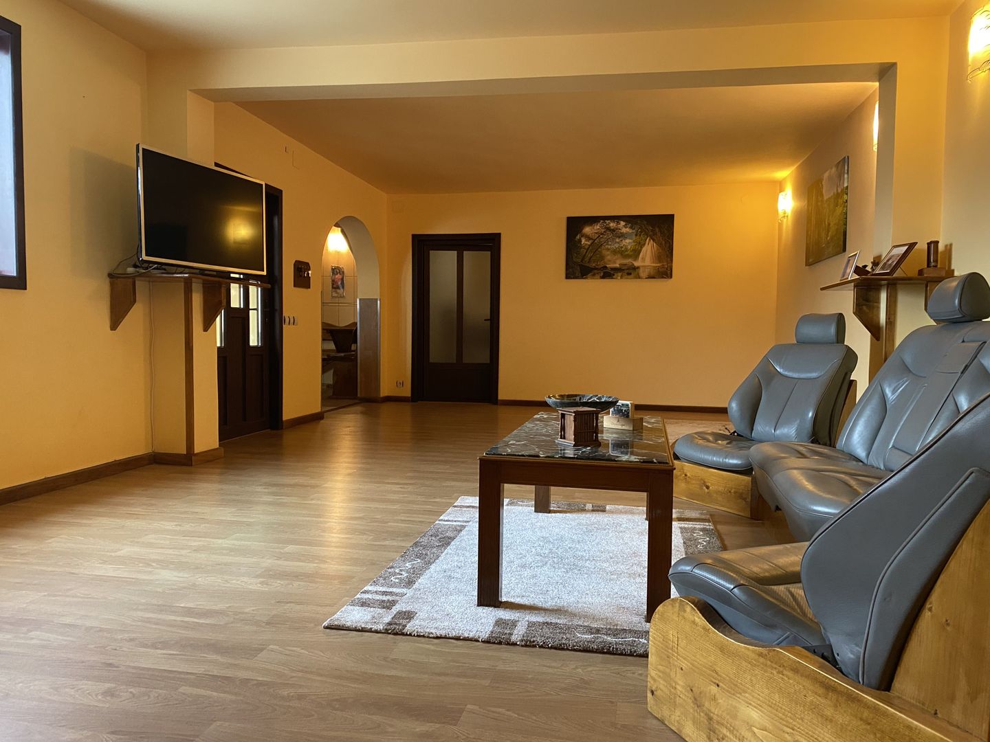 Vanzare casă la poalele Bucegilor!Potential pt. locuinta sau pensiune - Poză 2