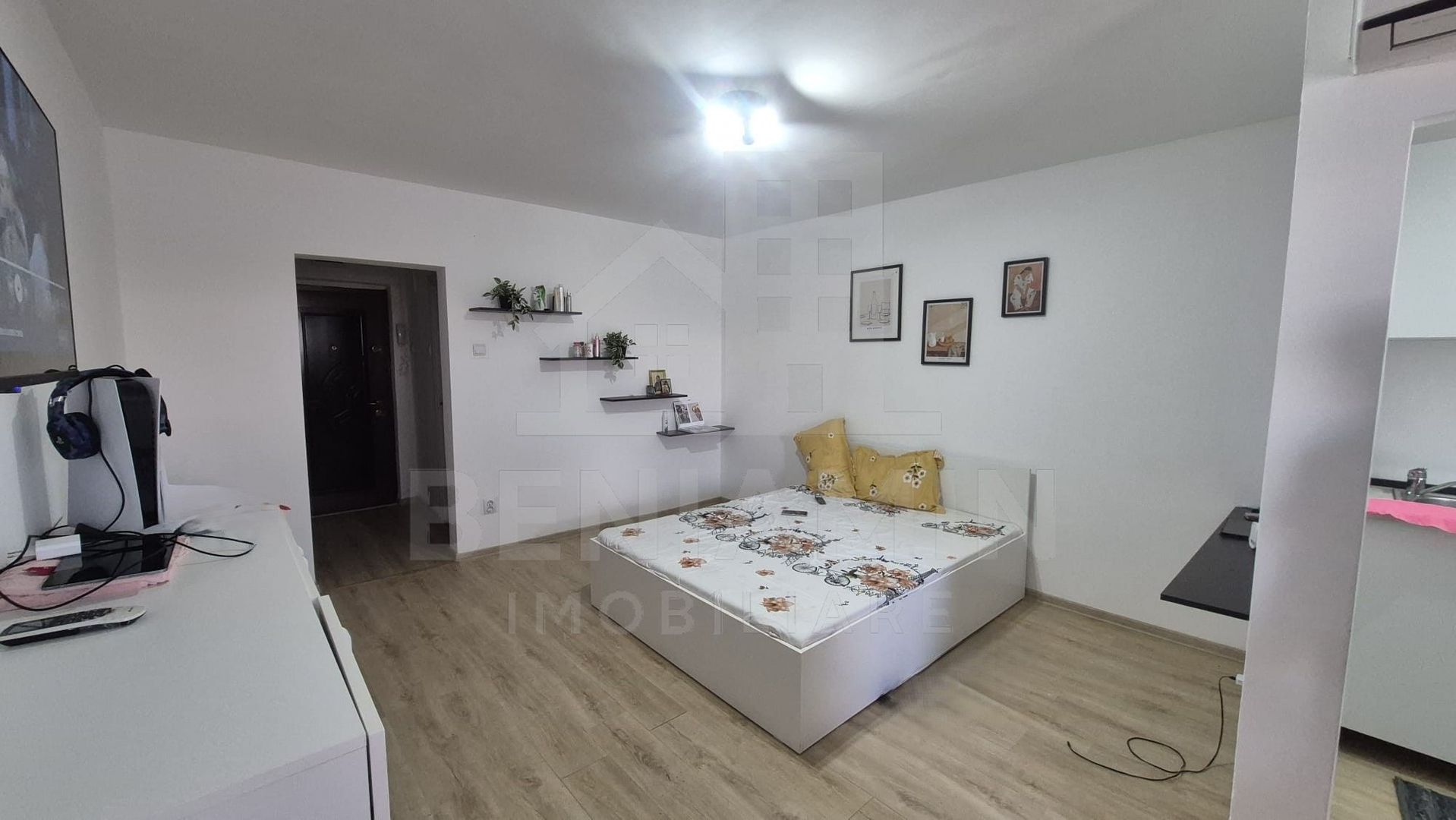 Garsoniera-semidecomandata-etaj 8-finisaje-moderne-mobilata-utilata - Poză 1