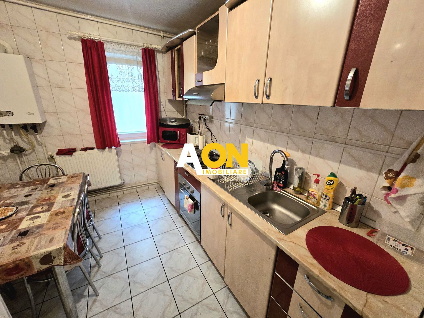 Apartament cu 3 Camere, Etaj Intermediar, Lift, Zonă Ultracentrală - Poză 1