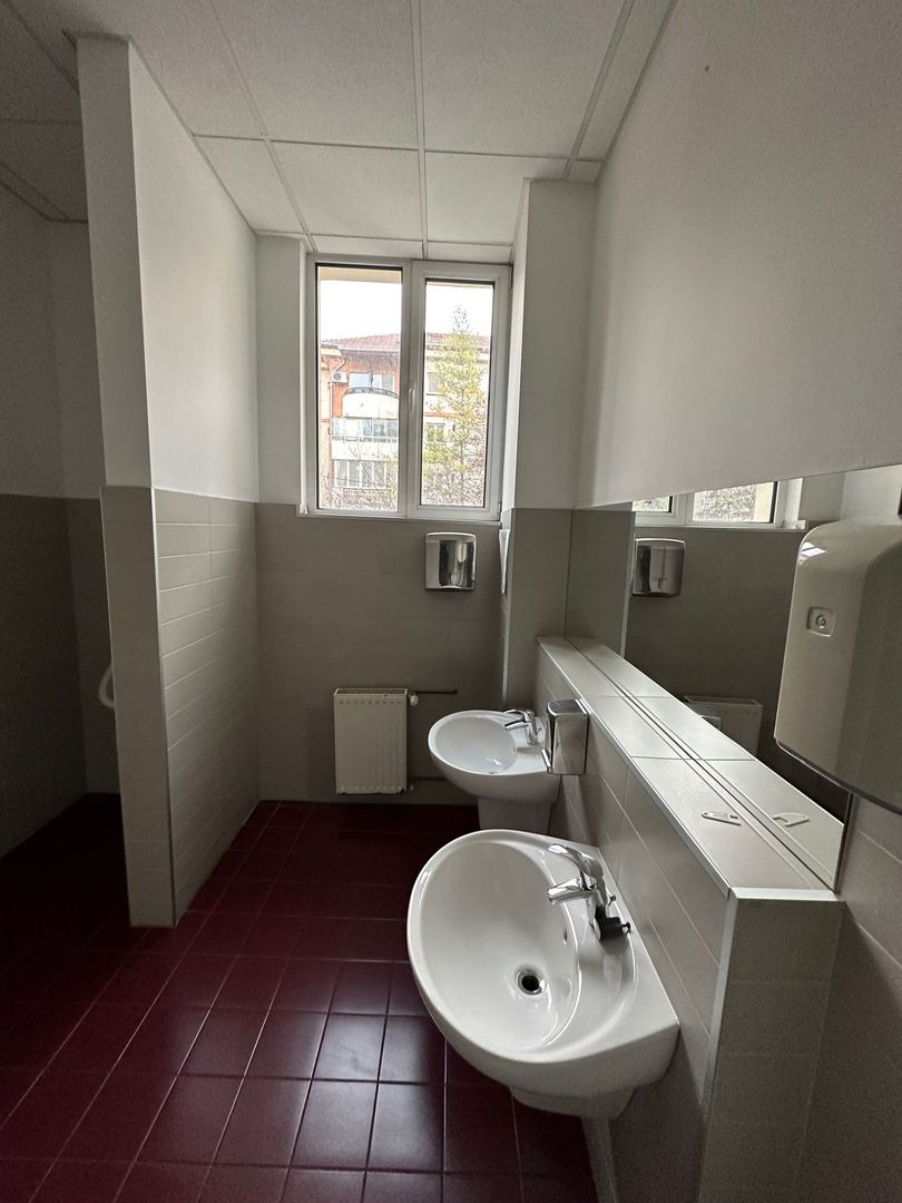 Spatiu de birouri la artera - Poză 8