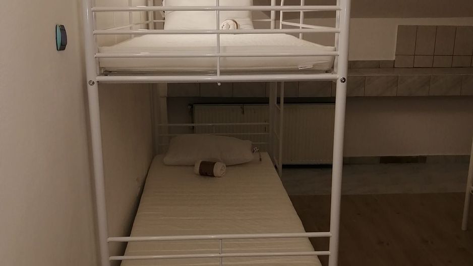 Etaj de inchiriat/ camere+ bai/bucatarie/spalatorie - Poză 12