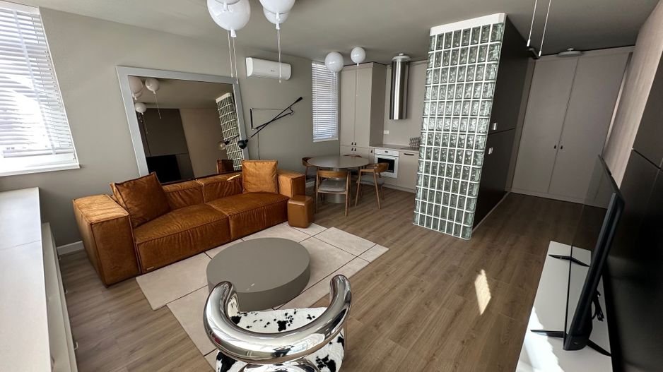 Apartament  3 camere - Poză 1