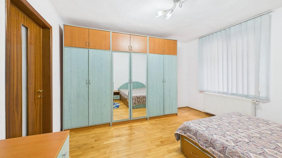 Casă spațioasă în Popești-Leordeni - Poză 4